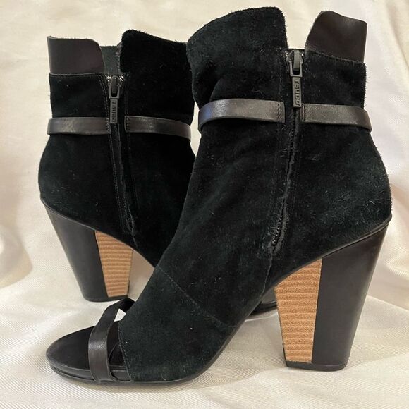 Tsubo Black Suede peep toe ankle boots, like new, size 7.5 - Picture 6 of 14